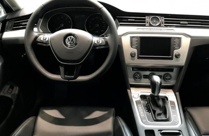 Volkswagen Passat E 2018 - Cần bán xe Volkswagen Passat E đời 2018, màu đen, xe nhập