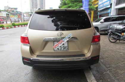 Mercedes-Benz E class 2011 - Bán Toyota Highlander LE 2011 màu vàng