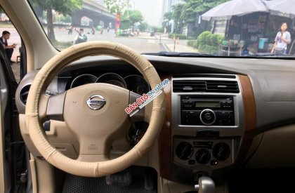 Nissan Livina 1.8 A/T  2011 - Bán xe Nissan Livina đời 2011 màu bạc, giá tốt