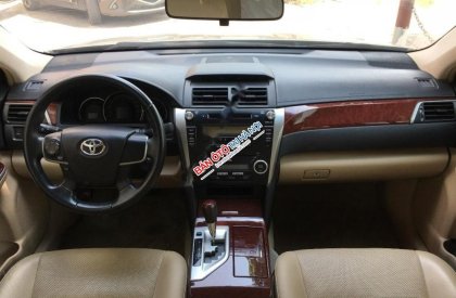 Toyota Camry 2.0E 2013 - Cần bán xe Toyota Camry 2.0E sản xuất năm 2013, màu kem (be), cá nhân một chủ từ mới