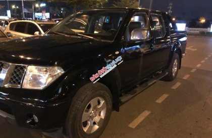 Nissan Navara LE 2013 - Cần bán Nissan Navara LE đời 2013, màu đen chính chủ, 415 triệu