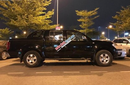 Nissan Navara LE 2013 - Cần bán Nissan Navara LE đời 2013, màu đen chính chủ, 415 triệu