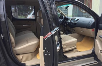 Toyota Hilux MT 2014 - Cần bán gấp Toyota Hilux MT đời 2014, màu đen, xe nhập còn mới