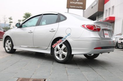 Hyundai Avante 1.6AT 2014 - Bán Hyundai Avante 1.6AT sản xuất năm 2014, màu bạc