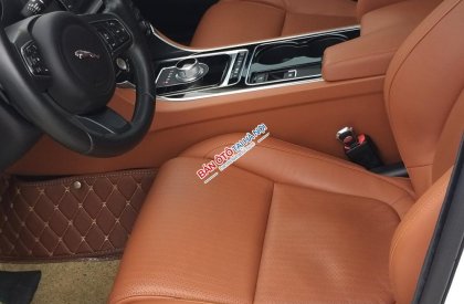Jaguar XE 2018 - Cần bán Jaguar XE năm sản xuất 2015, xe nhập