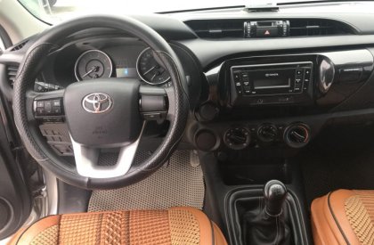 Toyota Hilux MT 2016 - Cần bán Toyota Hilux MT 2016, màu bạc