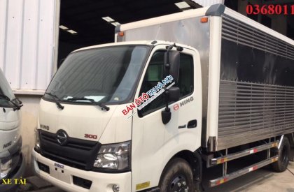 Hino 300 Series XZU720L 2018 - Bán ô tô tải thùng kín Hino 300 Series XZU720l đời 2018, màu trắng