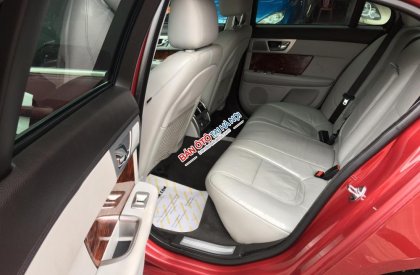 Jaguar XF 2014 - Cần bán Jaguar XF màu đỏ model 2014, xe nhập, giá tốt