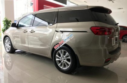 Kia Sedona Platinum D 2019 - Bán Kia Sedona Platinum D đời 2019, màu vàng