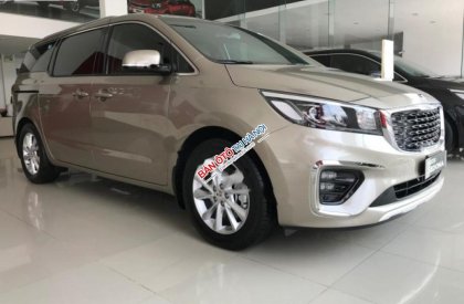 Kia Sedona Platinum D 2019 - Bán Kia Sedona Platinum D đời 2019, màu vàng