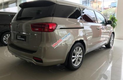 Kia Sedona Platinum D 2019 - Bán Kia Sedona Platinum D đời 2019, màu vàng