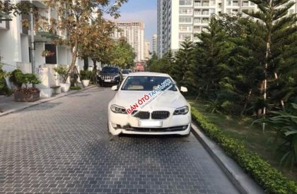 BMW 5 Series 520i 2012 - Bán BMW 5 Series 520i sản xuất 2012, màu trắng, nội thất màu kem