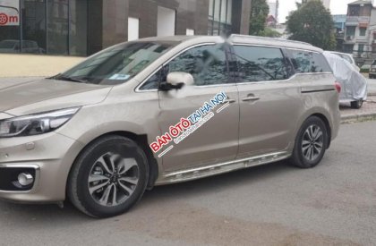 Kia Sedona 2.2L DATH 2016 - Bán xe Kia Sedona 2.2L DATH sản xuất năm 2016, màu vàng