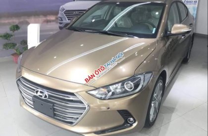 Hyundai Elantra 2018 - Bán Hyundai Elantra sản xuất năm 2018, màu vàng, giá 595tr