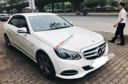 Mercedes-Benz E class E200 2015 - Bán Mercedes E200, sản xuất và đăng ký 2015, tên công ty, có hóa đơn VAT