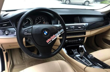 BMW 5 Series 520i  2014 - Chính chủ bán xe BMW 5 Series 520i đời 2015, màu trắng/kem, nhập khẩu, có cửa hít