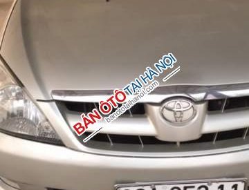 Toyota Innova MT 2008 - Cần bán lại xe Toyota Innova MT đời 2008, màu bạc chính chủ, chạy 12 vạn km