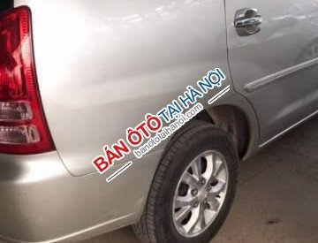 Toyota Innova MT 2008 - Cần bán lại xe Toyota Innova MT đời 2008, màu bạc chính chủ, chạy 12 vạn km