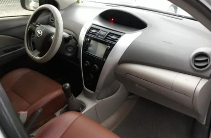 Toyota Vios E 2013 - Bán ô tô Toyota Vios E đời 2013, màu bạc, xe gia đình