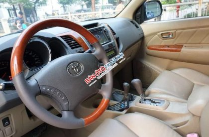 Toyota Fortuner V 2010 - Bán Toyota Fortuner V đời 2010, màu bạc số tự động, giá chỉ 495 triệu