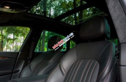 Maserati 2017 - Bán xe Maserati Levante sản xuất năm 2017, xe nhà sử dụng đang còn mới tinh