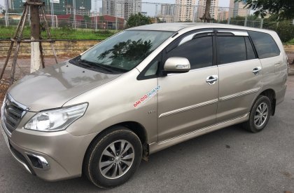 Toyota Innova 2015 - Bán gấp Innova E đời 2016, số sàn màu vàng, biển Hà Nội