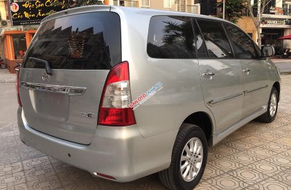 Toyota Innova E 2013 - Cần bán xe Toyota Innova E năm sản xuất 2013, màu bạc