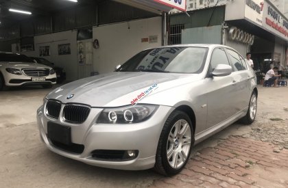 BMW 3 Series 325i 2010 - Cần bán xe BMW 3 Series 325i sản xuất năm 2010, màu bạc, nhập khẩu nguyên chiếc xe gia đình, giá 495tr