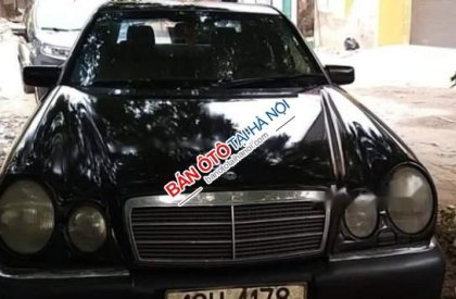 Mercedes-Benz E class  E230   1996 - Bán Mercedes E230 đời 1996, màu đen số sàn, giá chỉ 69 triệu