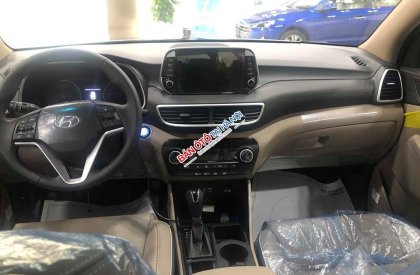 Hyundai Tucson 2019 - Bán Hyundai Tucson 2.0 vàng be tiêu chuẩn 2019 - đủ màu, tặng 10-15 triệu - nhiều ưu đãi, LH 0964898932