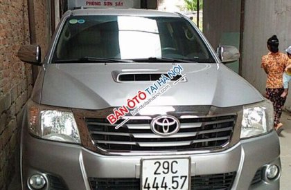 Toyota Hilux MT 2014 - Cần bán lại xe Toyota Hilux MT năm 2014, màu bạc 