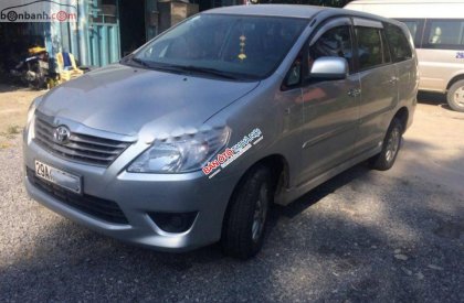 Toyota Innova 2.0E 2013 - Cần bán lại xe Toyota Innova 2.0E 2013, màu bạc  