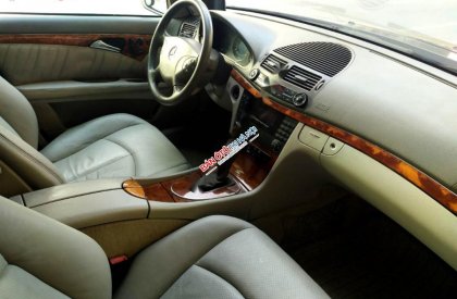 Mercedes-Benz E class 2002 - Cần bán lại xe Mercedes năm sản xuất 2002, màu đen số tự động 