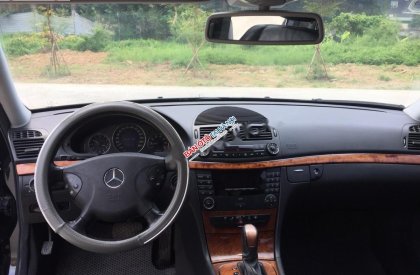 Mercedes-Benz E class 2003 - Cần bán xe cũ Mercedes E240 năm 2003, màu đen