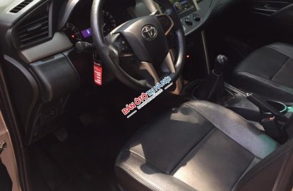 Toyota Innova E 2018 - Bán xe Toyota Innova E đời 2018, màu xám số sàn