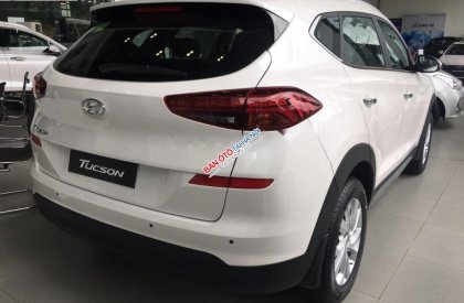 Hyundai Tucson 2.0 AT 2019 - Bán Hyundai Tucson 2.0 năm sản xuất 2019, màu trắng, 768tr