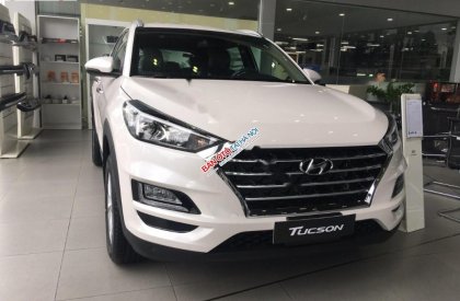 Hyundai Tucson 2.0 AT 2019 - Bán Hyundai Tucson 2.0 năm sản xuất 2019, màu trắng, 768tr