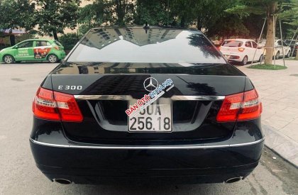 Mercedes-Benz E class  E300  2010 - Cần bán lại xe Mercedes E300 đời 2010, màu đen