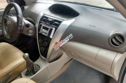 Toyota Vios  MT 2011 - Bán Toyota Vios MT năm 2011, màu bạc, giá tốt