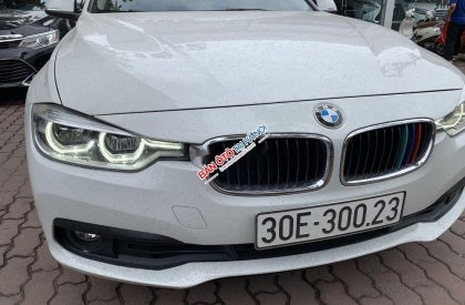 BMW 3 Series   2016 - Cần bán xe BMW 320i đời 2016, màu trắng, xe nhập