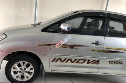 Toyota Innova G 2006 - Cần bán Toyota Innova G 2006, màu bạc