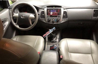 Toyota Innova 2012 - Bán Toyota Innova sản xuất 2012, màu bạc xe nguyên bản