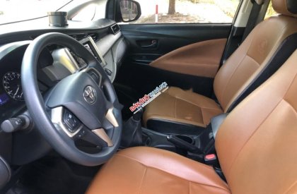 Toyota Innova 2018 - Cần bán xe Toyota Innova 2.0E MT đời 2018, màu vàng số sàn