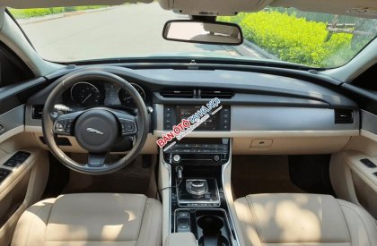 Jaguar XF   2018 - Bán Jaguar XF Pure sản xuất năm 2018, màu trắng, nhập khẩu 