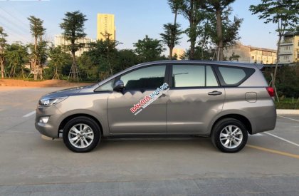 Toyota Innova 2018 - Cần bán lại xe Toyota Innova 2.0E sản xuất năm 2018, số sàn