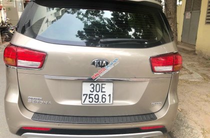 Kia Sedona 2.2L DATH 2017 - Cần bán Kia Sedona 2.2L DATH sản xuất năm 2017, màu vàng, giá tốt