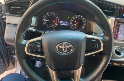 Toyota Innova 2018 - Cần bán lại xe Toyota Innova đời 2018, màu bạc, 655tr