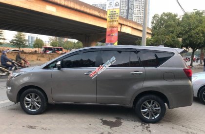 Toyota Innova 2.0G AT 2018 - Bán xe Toyota Innova 2.0G AT sản xuất năm 2018, màu xám ít sử dụng giá cạnh tranh