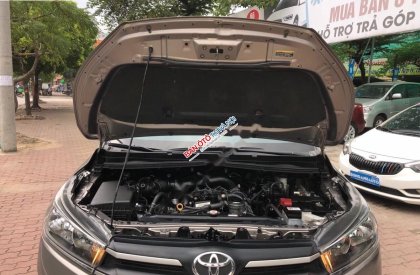 Toyota Innova 2.0G AT 2018 - Bán xe Toyota Innova 2.0G AT sản xuất năm 2018, màu xám ít sử dụng giá cạnh tranh