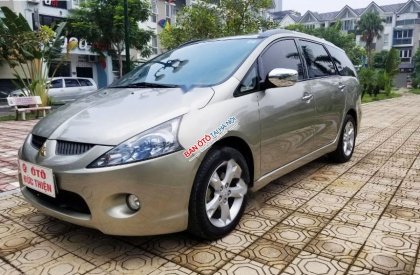 Mitsubishi Grandis 2.4 AT 2009 - Cần bán Mitsubishi Grandis 2.4 AT năm sản xuất 2009, màu vàng